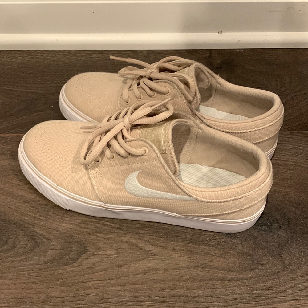 Tan Nike Skateboarding shoes